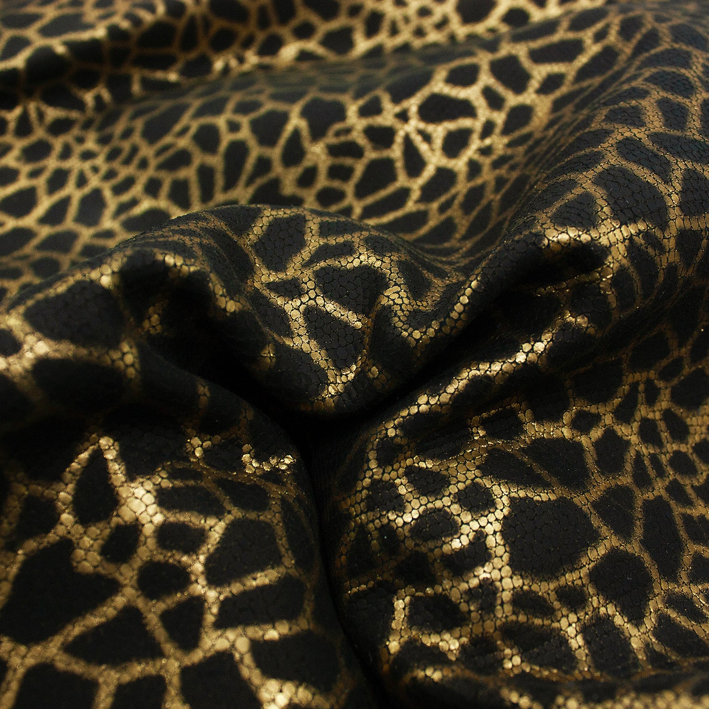 Trozo de piel grabado serpiente fondo jirafa