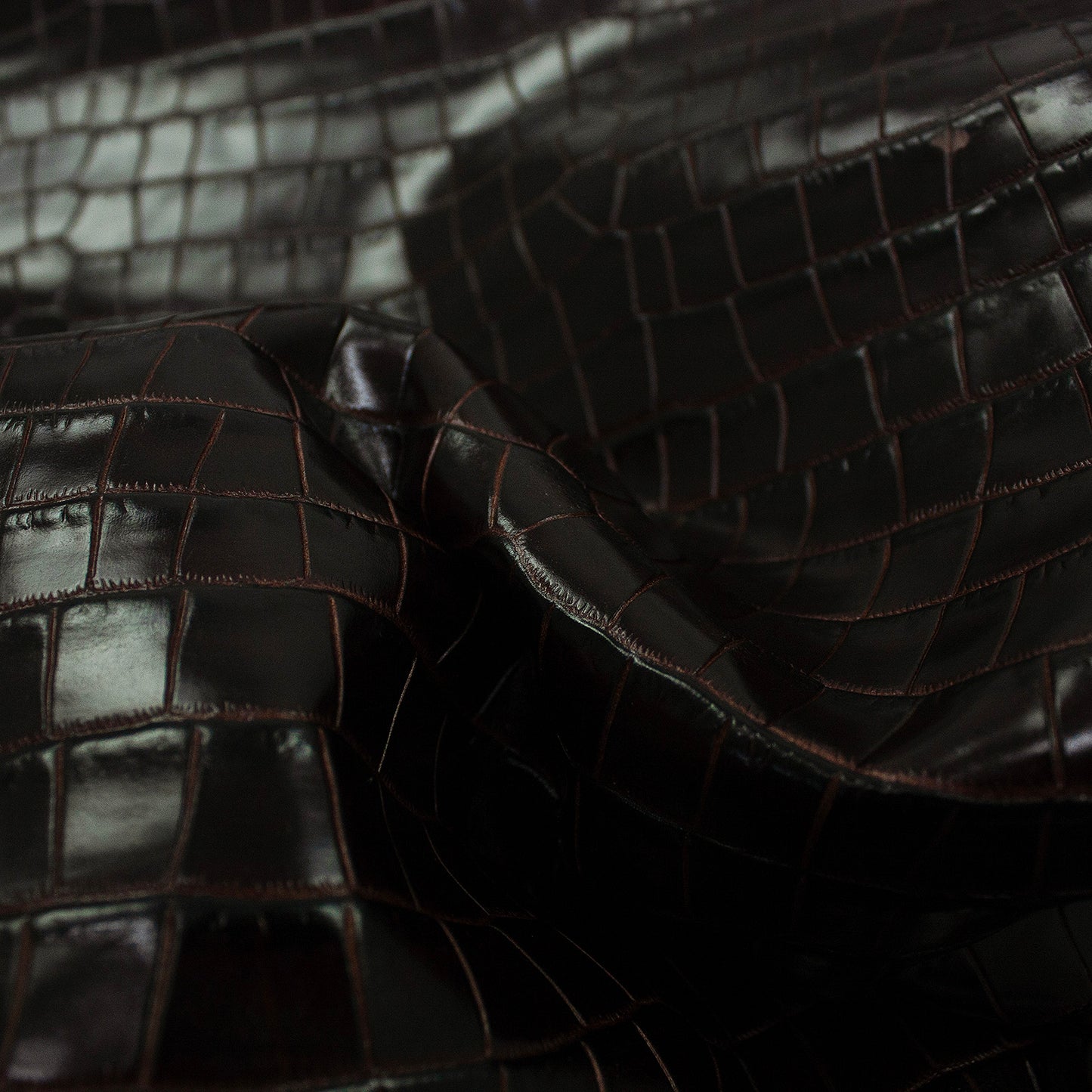 Trozo de piel grabado coco burdeos oscuro