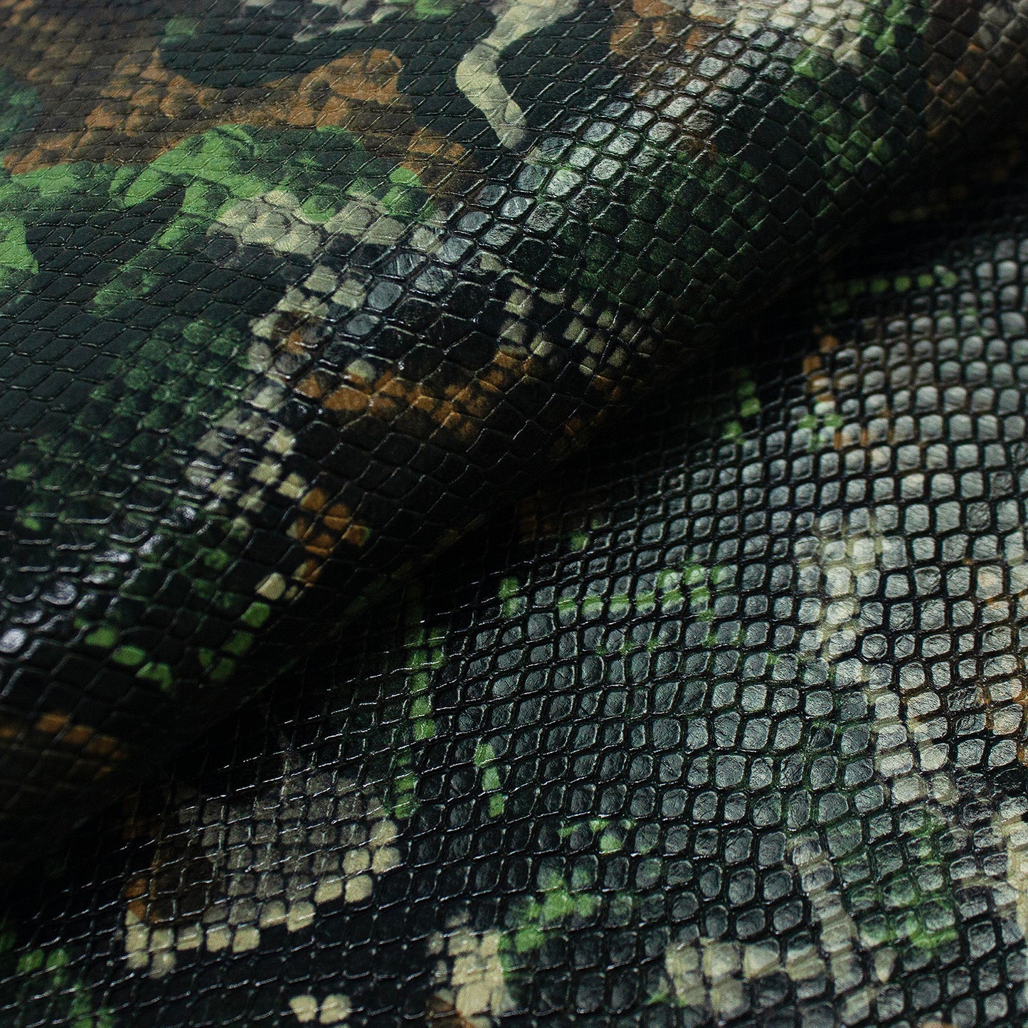 Trozo de piel grabado serpiente verdes militar