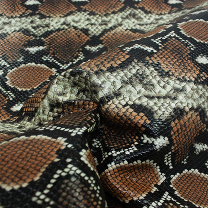 Trozo de piel grabado serpiente tonos marrones - La Tendeta del Cuero
