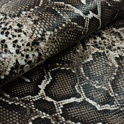 Trozo de piel grabado serpiente tonos grises - La Tendeta del Cuero