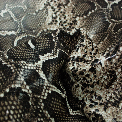 Trozo de piel grabado serpiente tonos grises - La Tendeta del Cuero