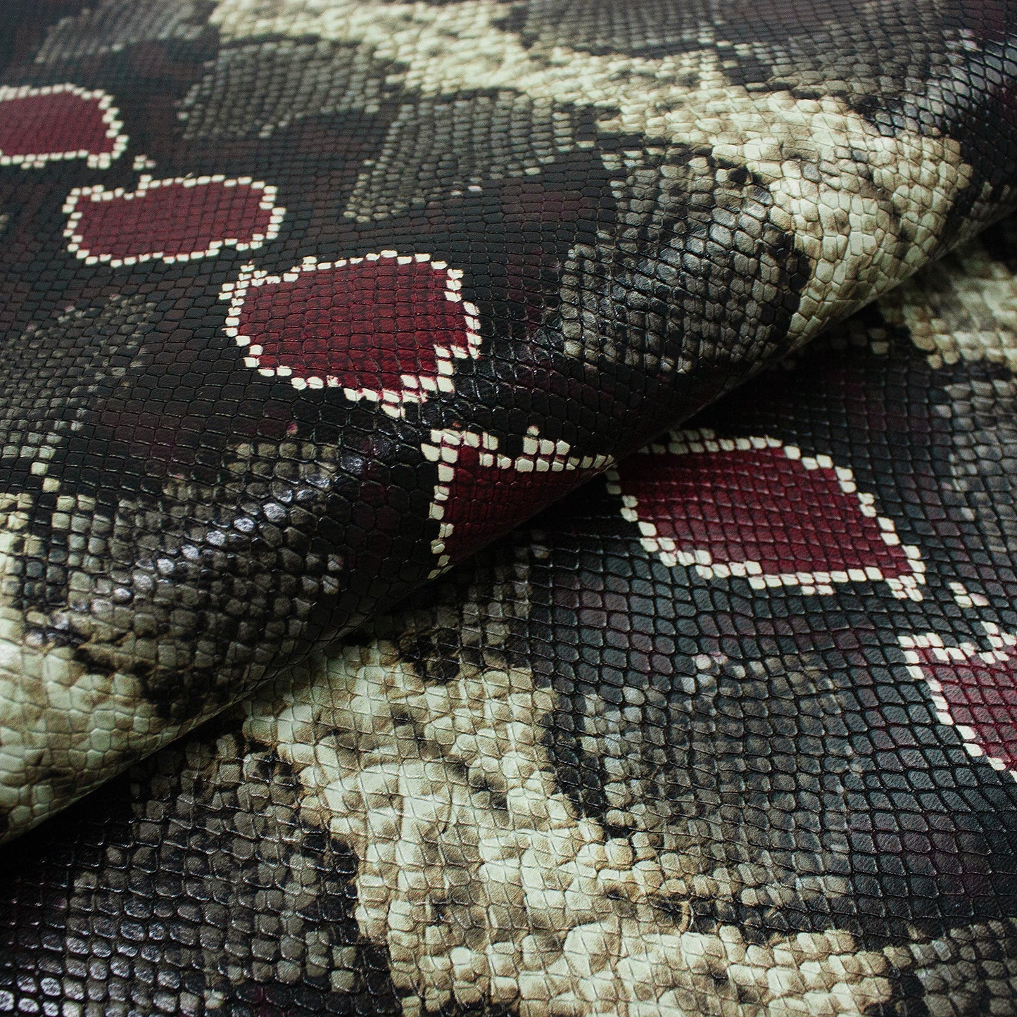 Trozo de piel grabado serpiente piton gris mancha burdeos