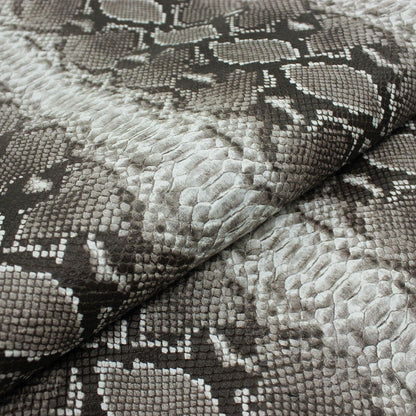 Trozo de piel grabado serpiente gris bruma - La Tendeta del Cuero