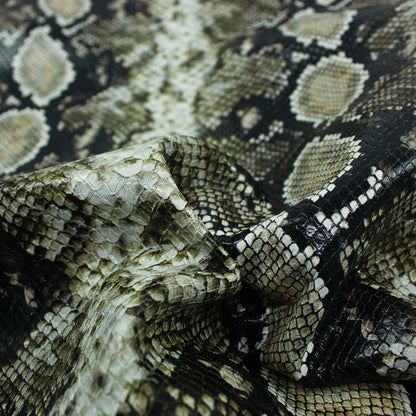 Trozo de piel grabado serpiente tonos beige - La Tendeta del Cuero