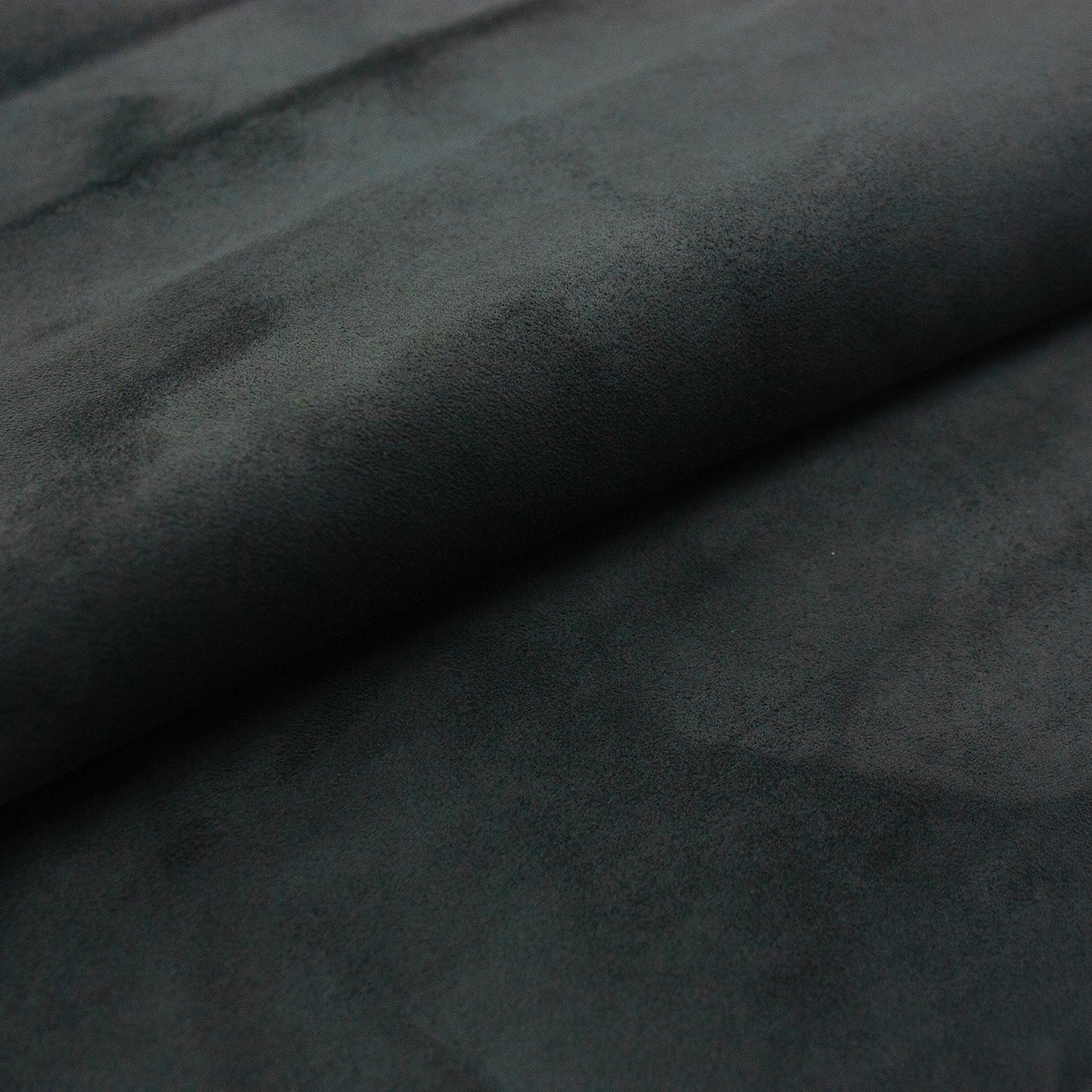 Trozo de piel ante gris oscuro