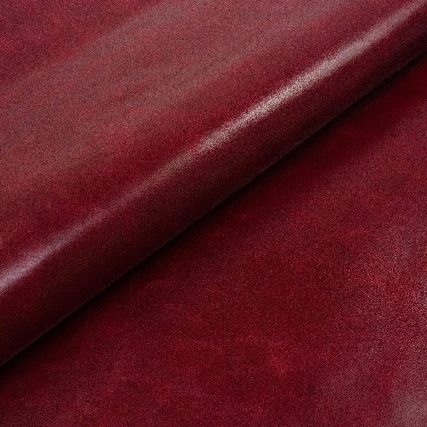 Trozo de piel vacuno rustico rojo oscuro - La Tendeta del Cuero