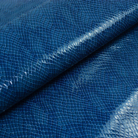 Trozo de piel grabado serpiente azul pool - La Tendeta del Cuero