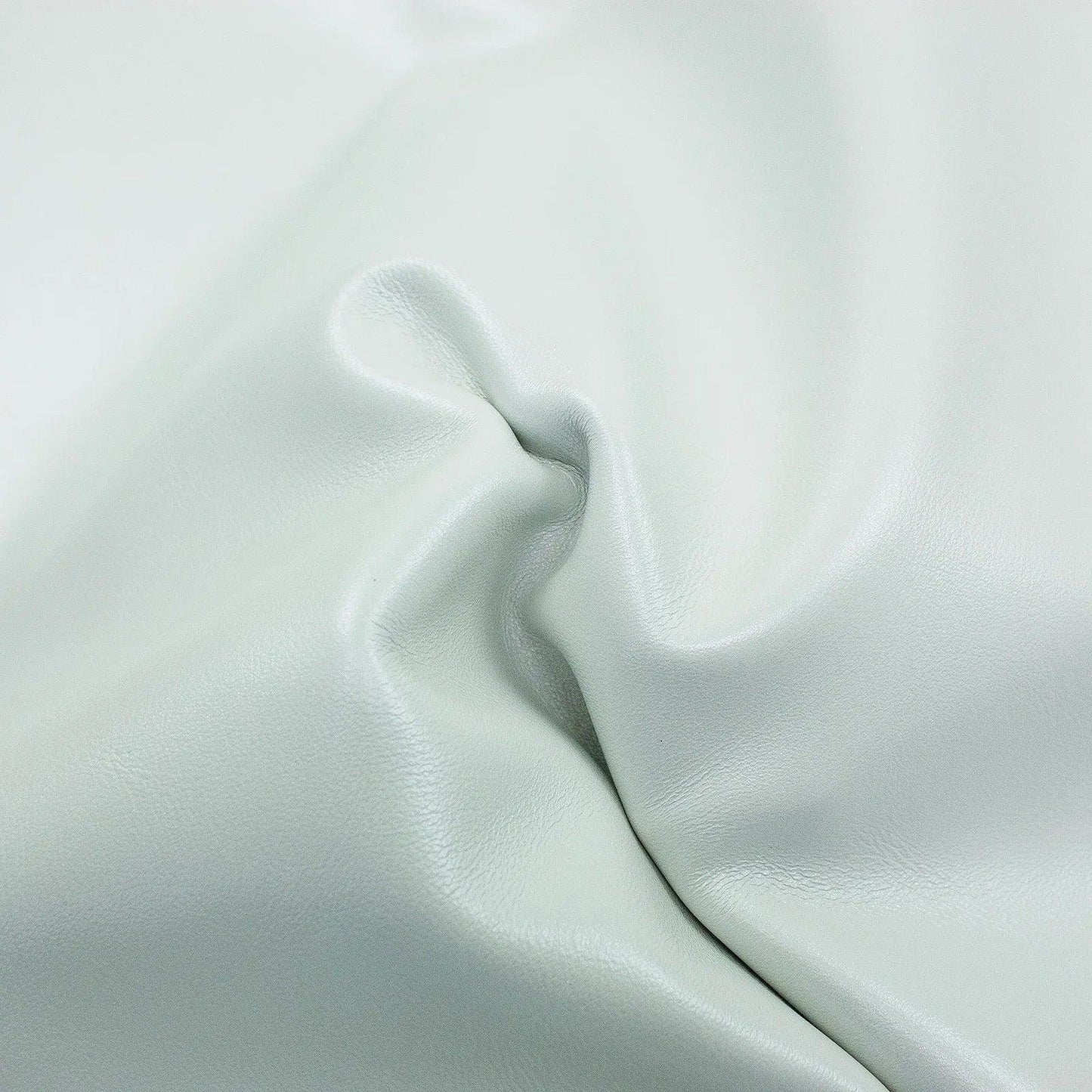 Piel de vacuno bombeado blanco perlado - La Tendeta del Cuero