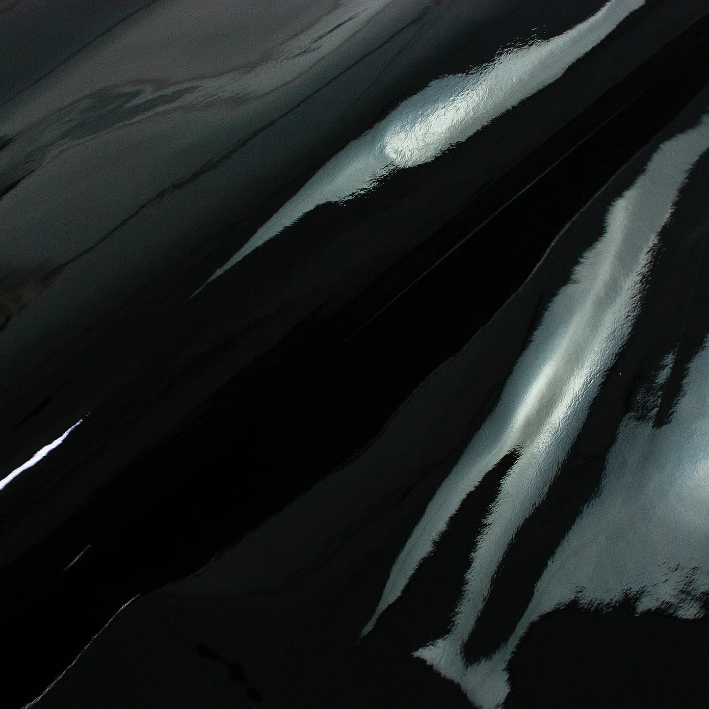 Trozo de piel charol negro - La Tendeta del Cuero