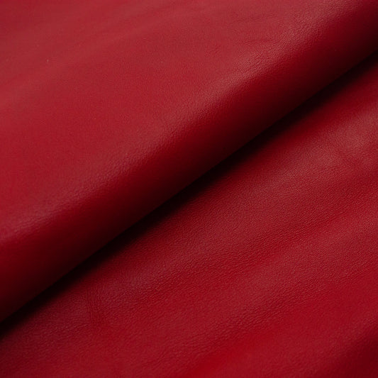 Trozo de piel vacuno rojo