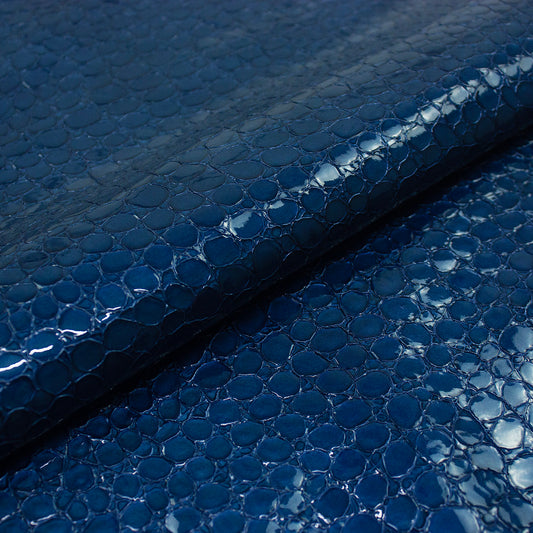 Trozo de piel grabado coco azul