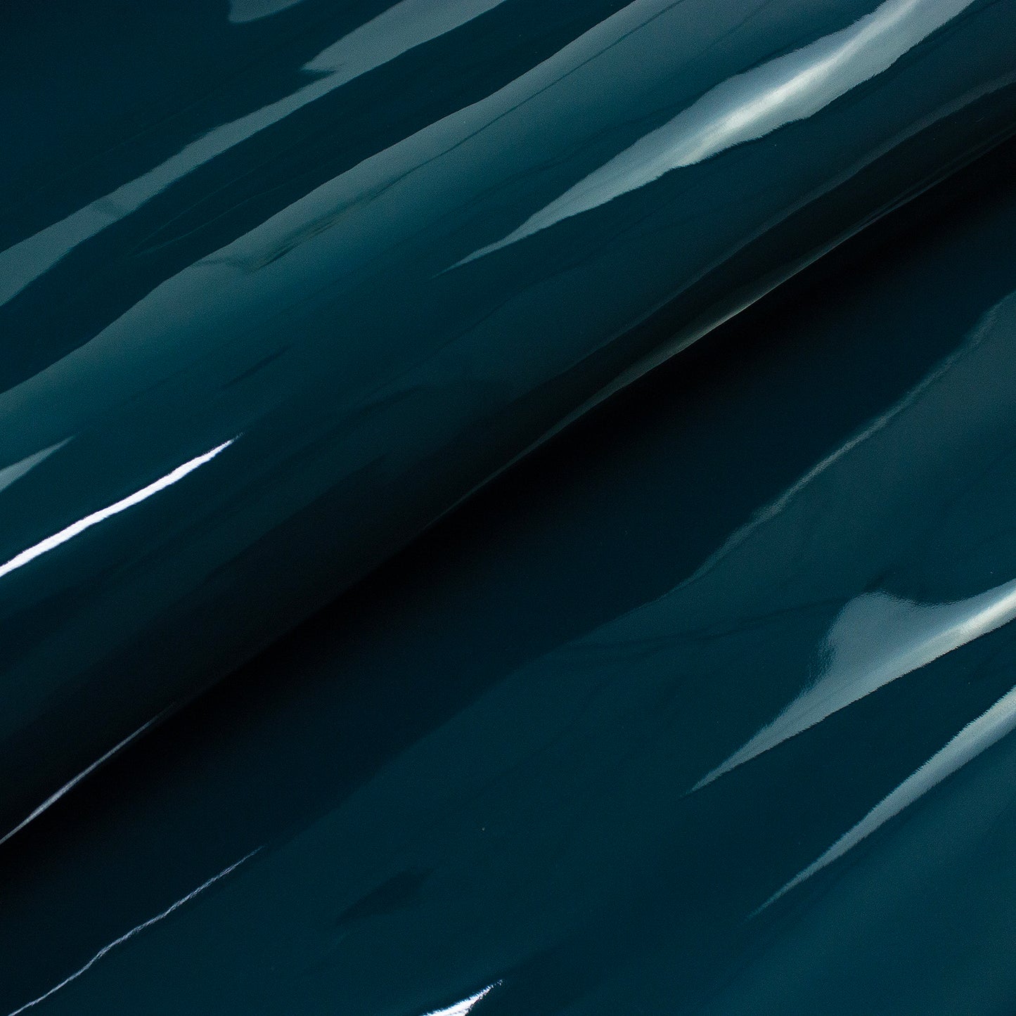 Trozo de piel charol turquesa oscuro