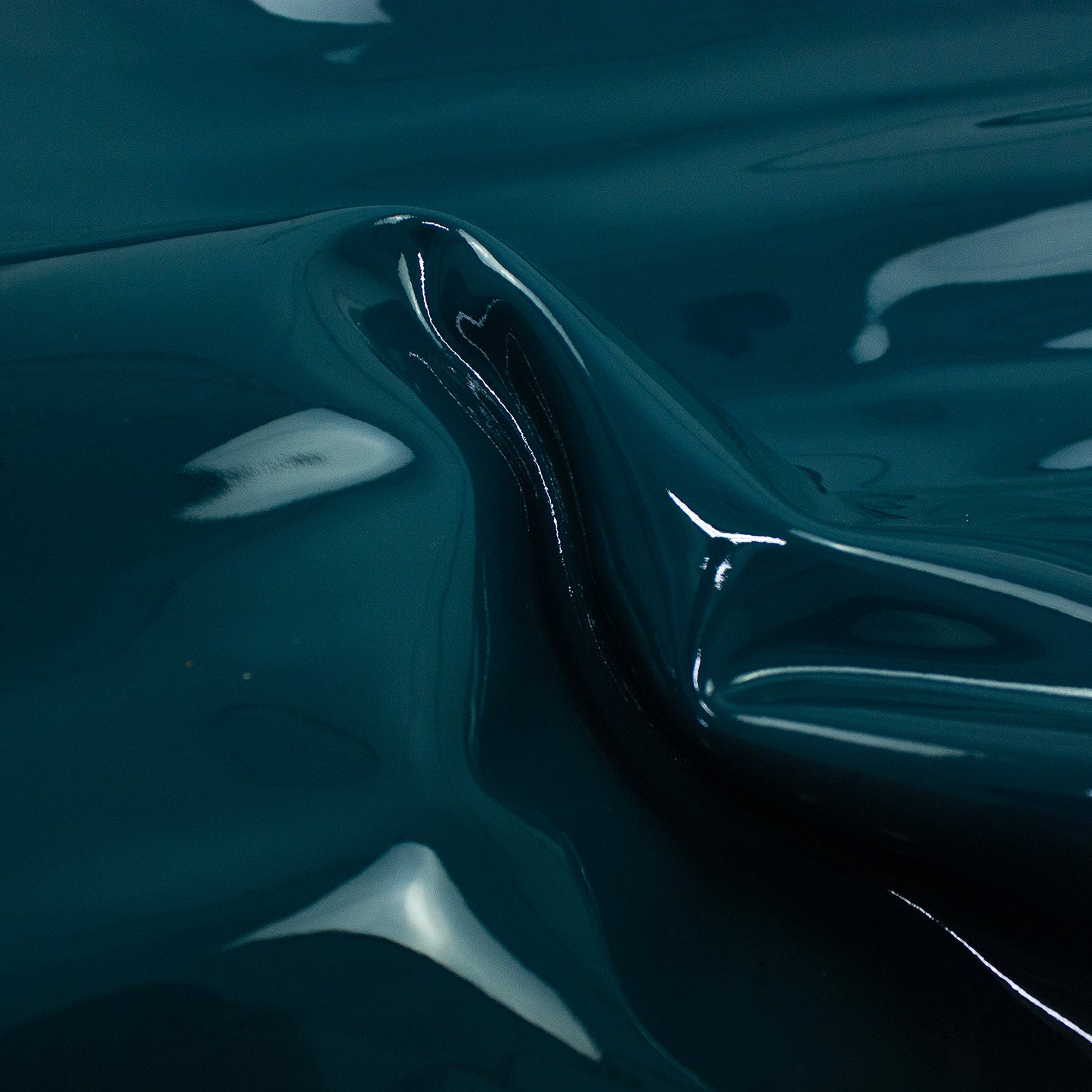 Trozo de piel charol turquesa oscuro