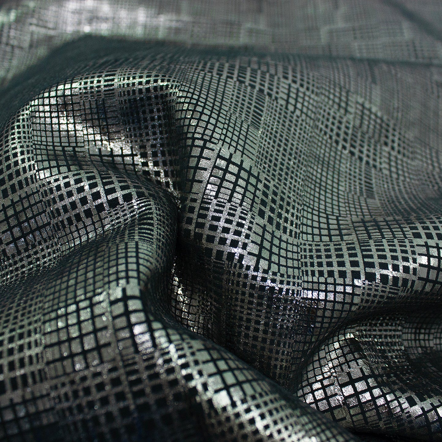 Trozo de piel fantasia cuadros plata