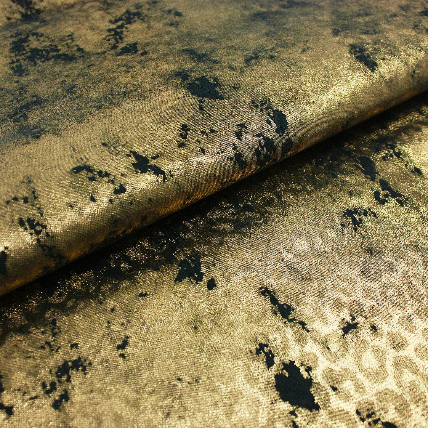 Trozo de piel fantasia vesubio oro