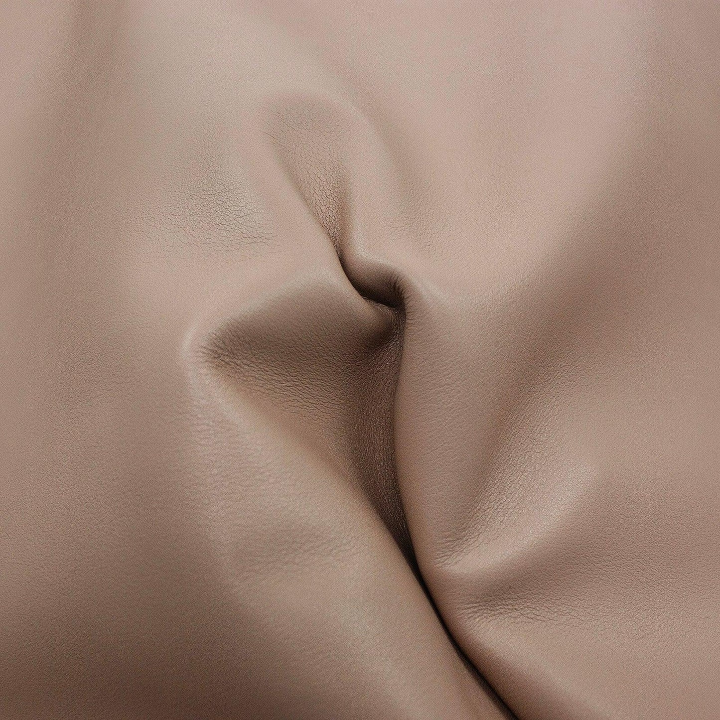 Trozo de piel vacuno rosa nude