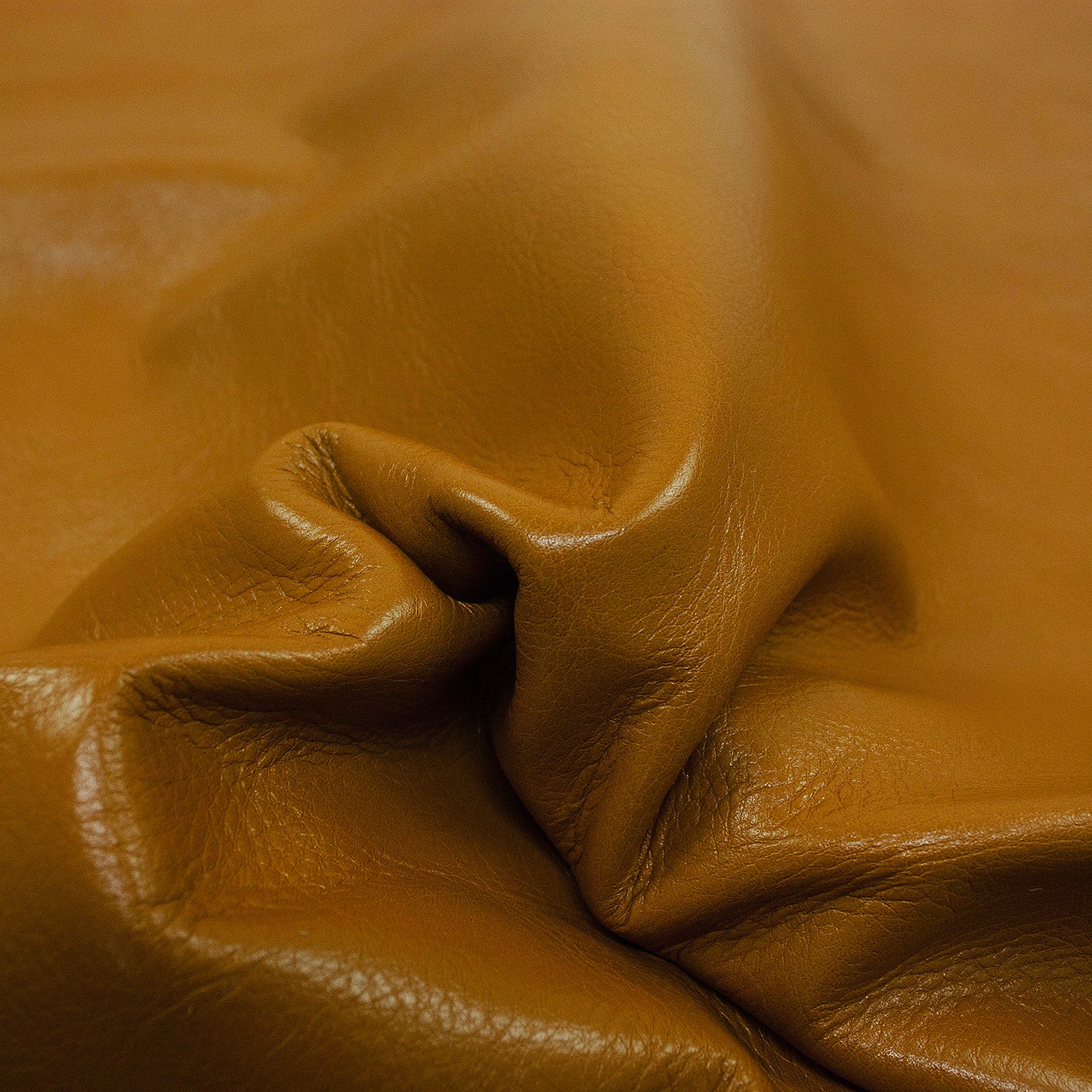 Trozo de piel vacuno rustico mostaza