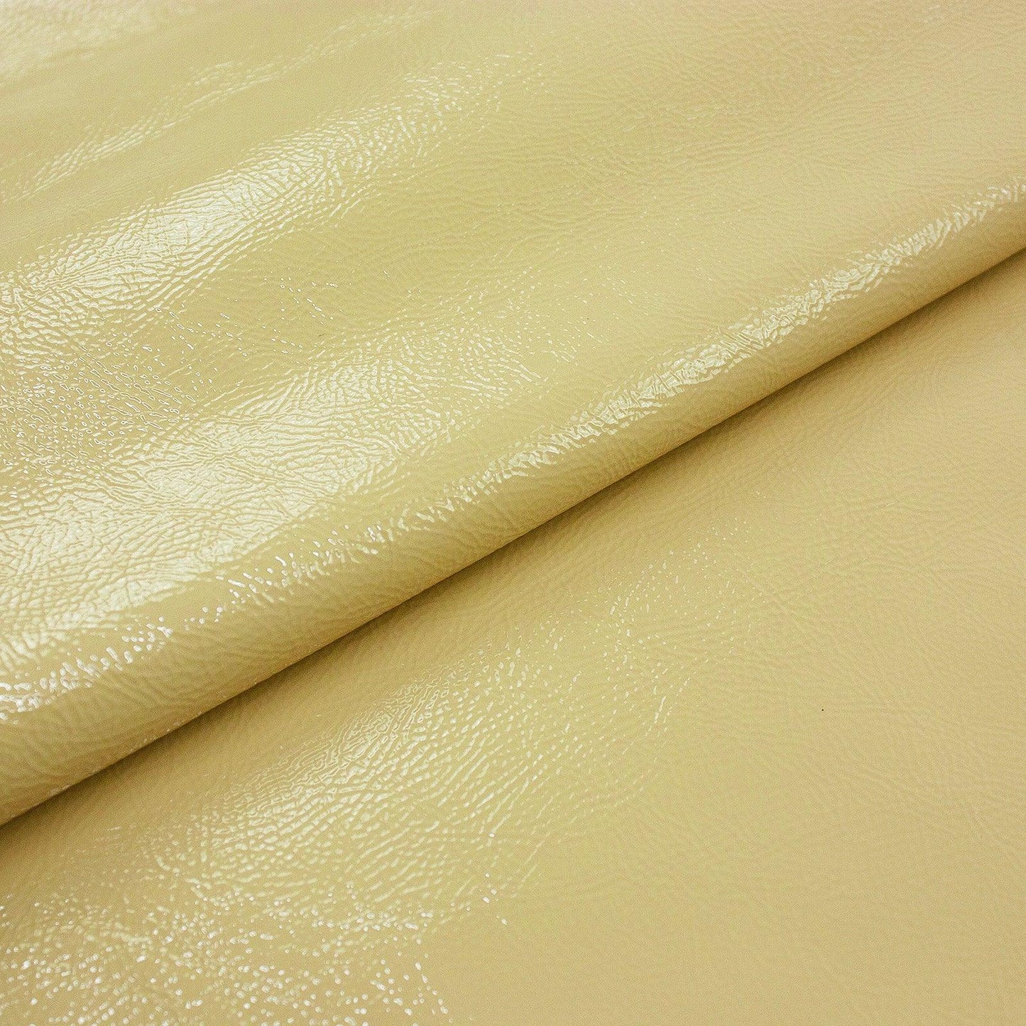 Piel de charol arrugado amarillo pastel