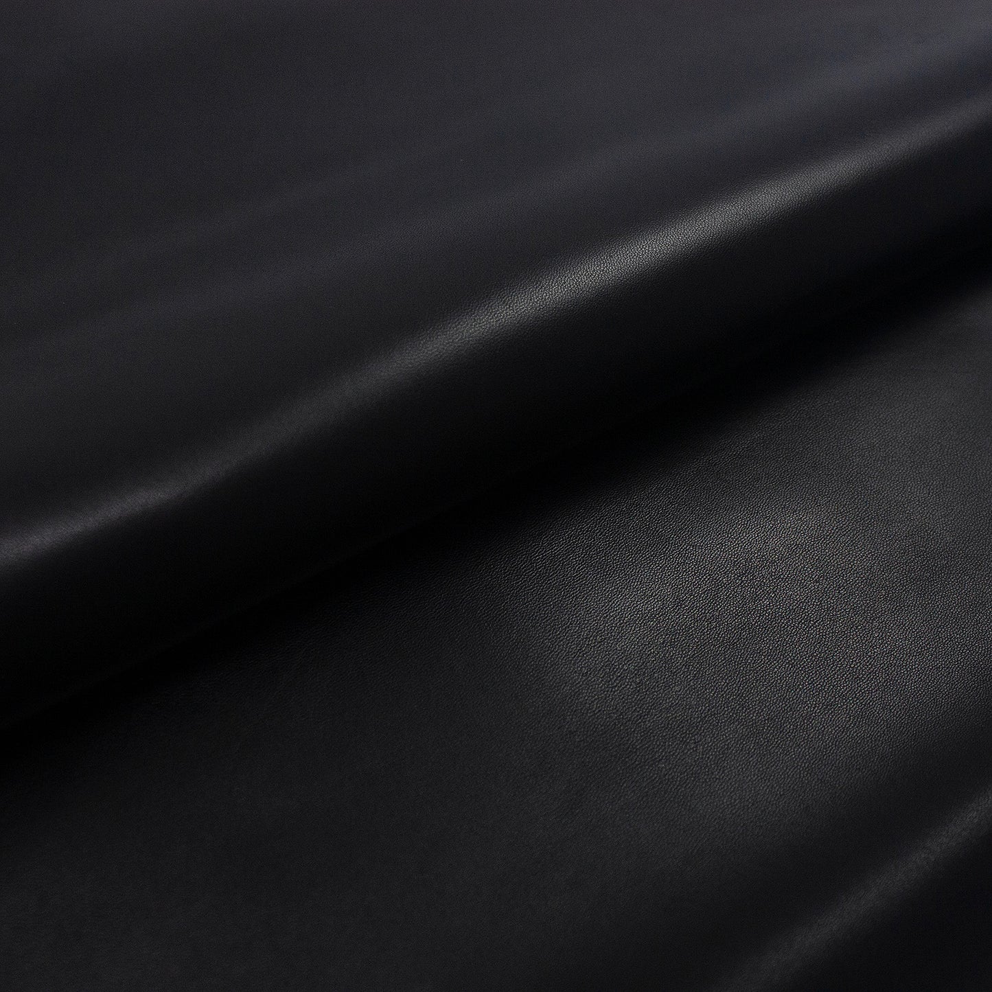 Trozo de piel cordero negro