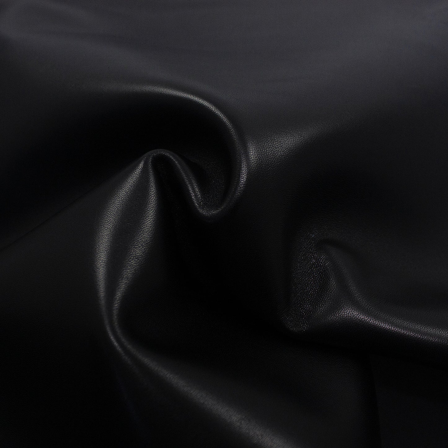 Trozo de piel cordero negro