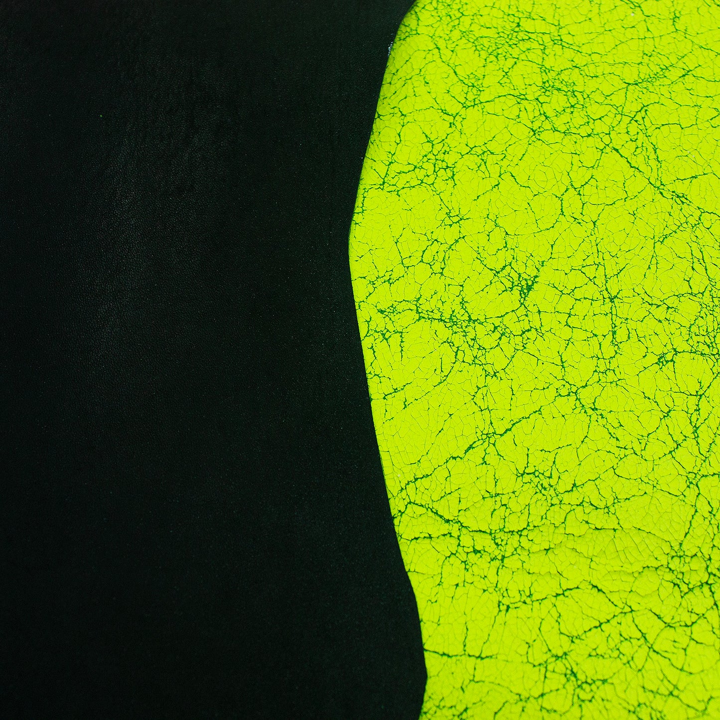 Trozo de piel fantasia quebrada fluorescente