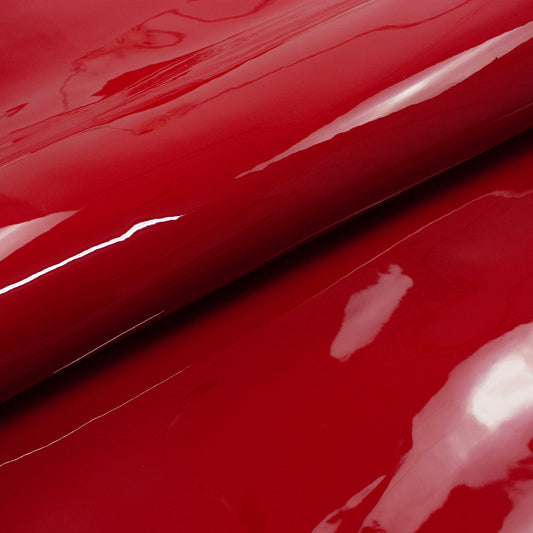 Trozo de piel charol rojo