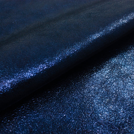 Trozo de piel fantasia arrugada azul metalizado