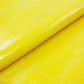 Piel de charol arrugado amarillo