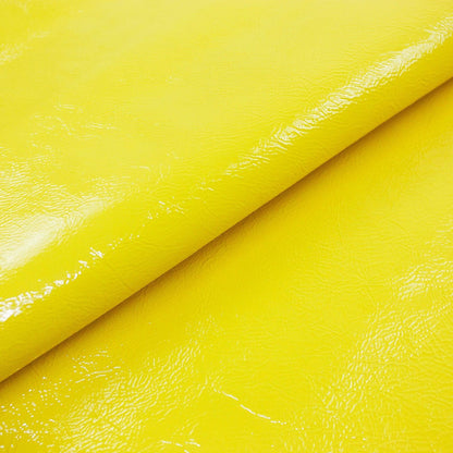 Piel de charol arrugado amarillo