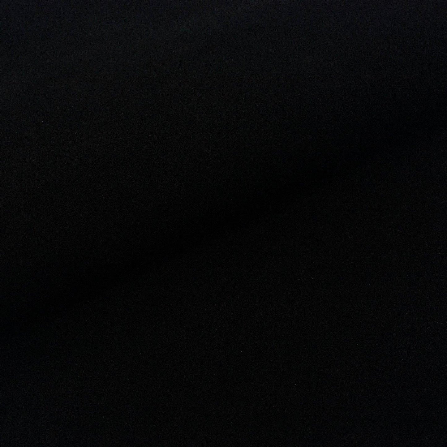 Trozo de piel ante negro