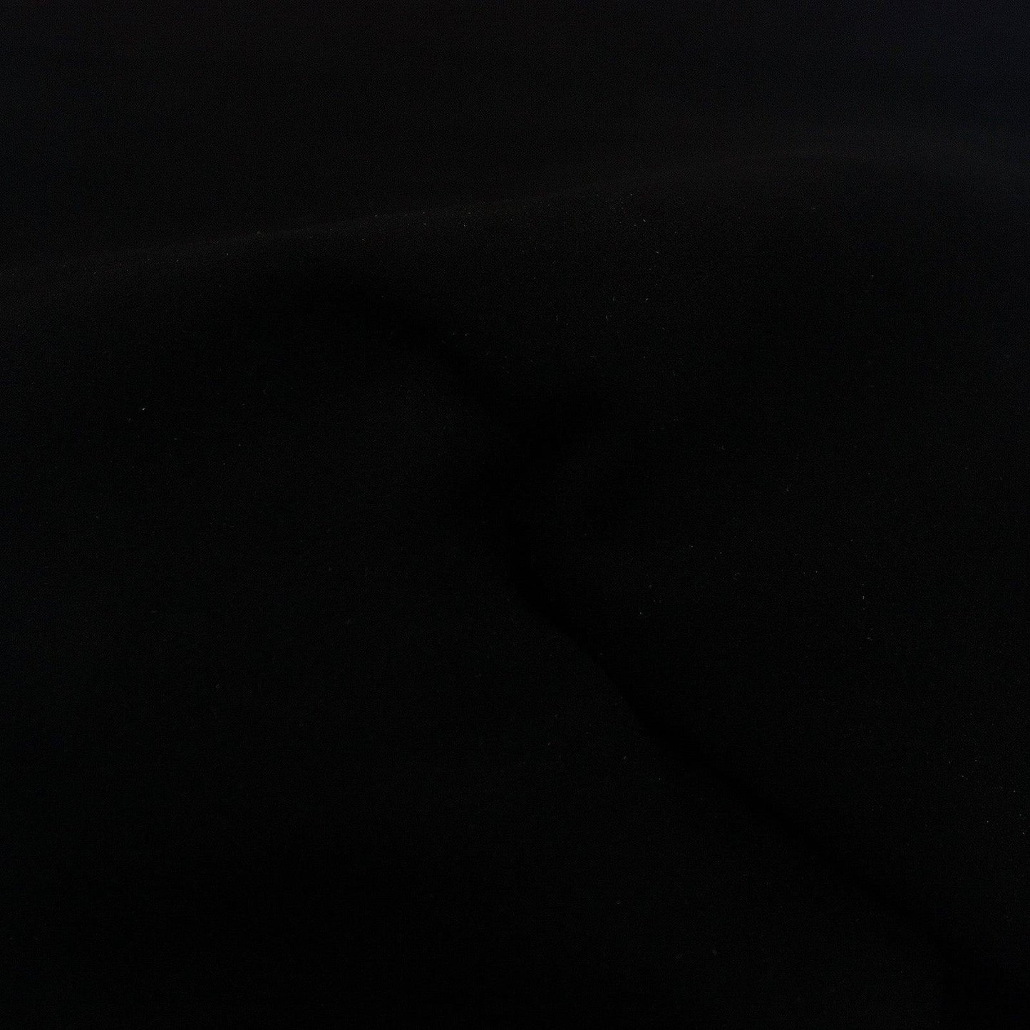 Trozo de piel ante negro