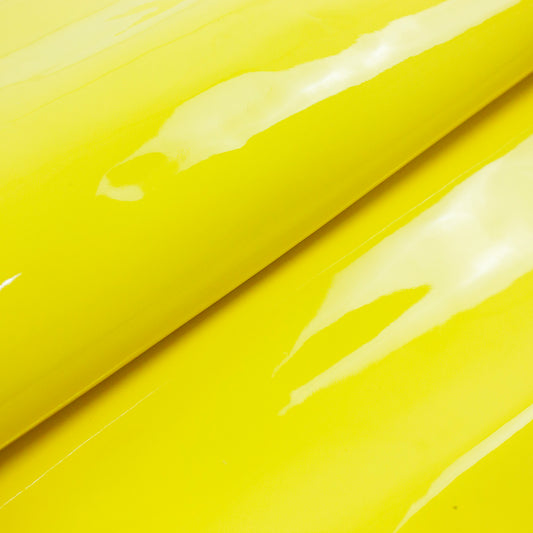 Trozo de piel charol amarillo