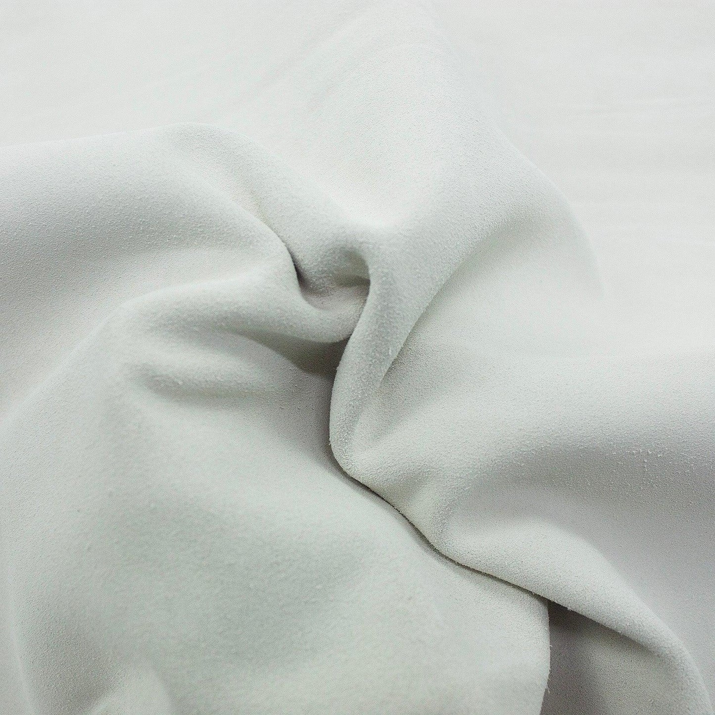 Trozo de piel serraje blanco roto