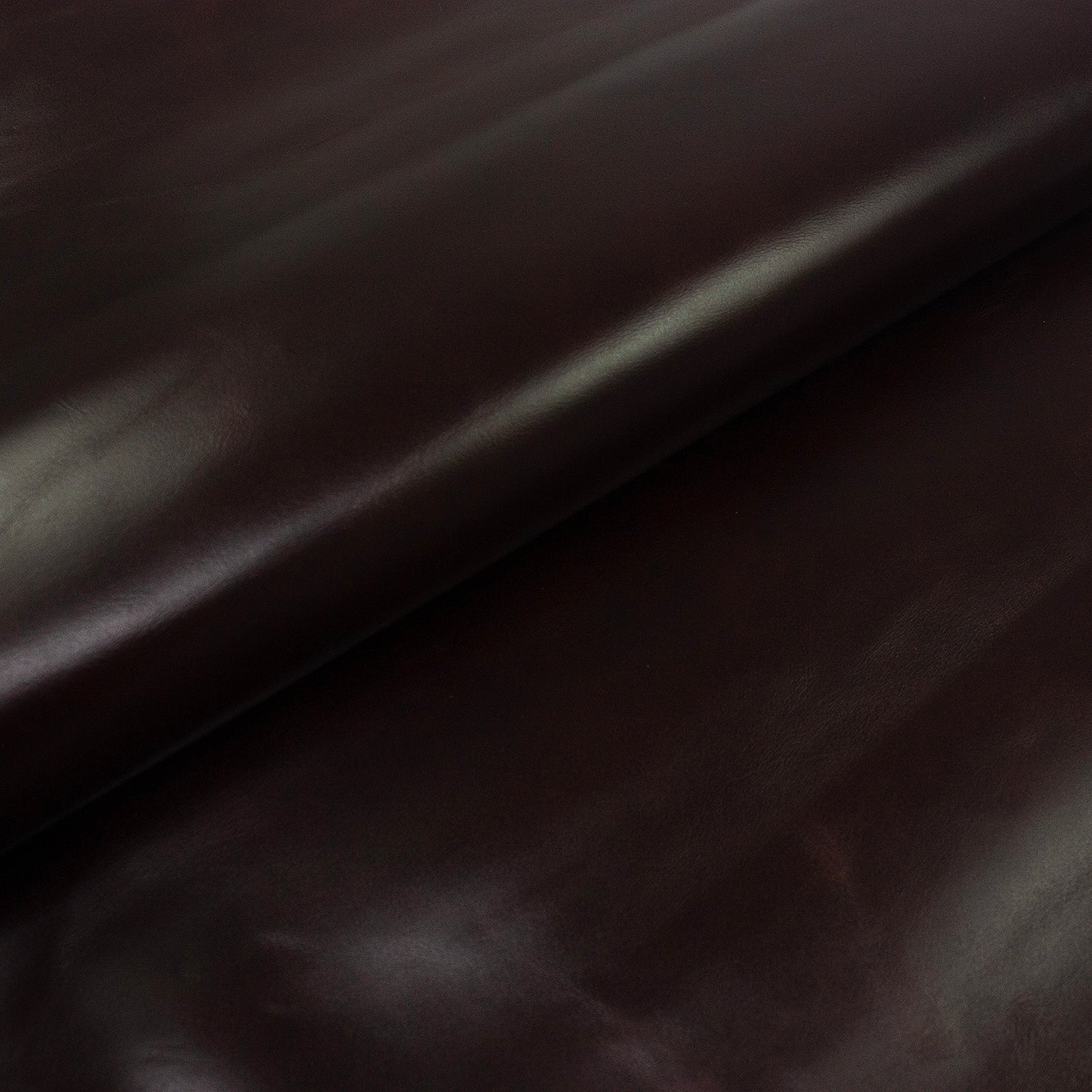 Trozo de piel vacuno marron brillo envejecido