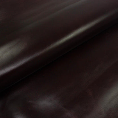 Trozo de piel vacuno marron brillo envejecido