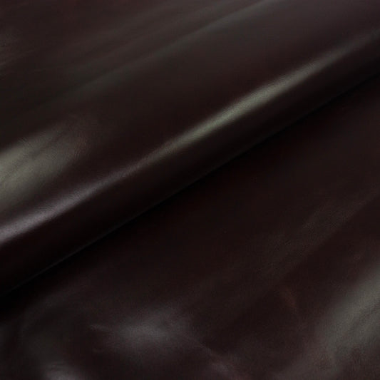 Trozo de piel vacuno marron brillo envejecido