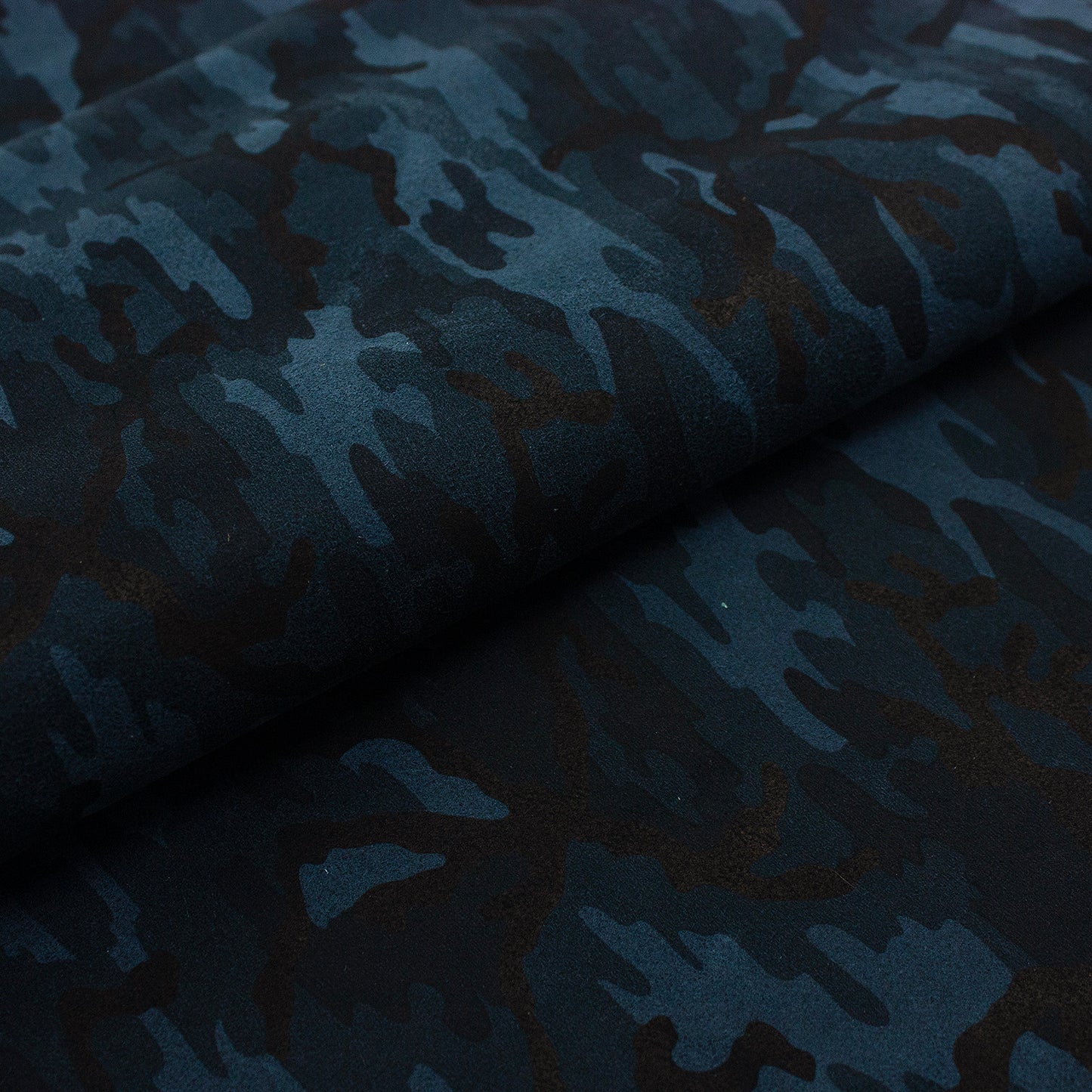 Trozo de piel fantasia camuflaje azul