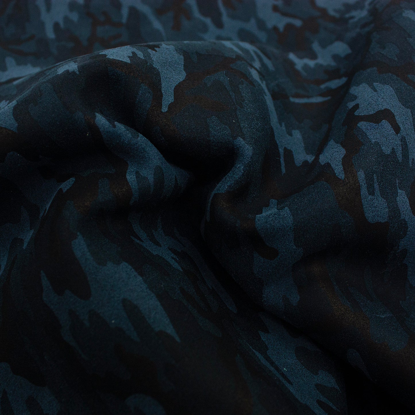 Trozo de piel fantasia camuflaje azul