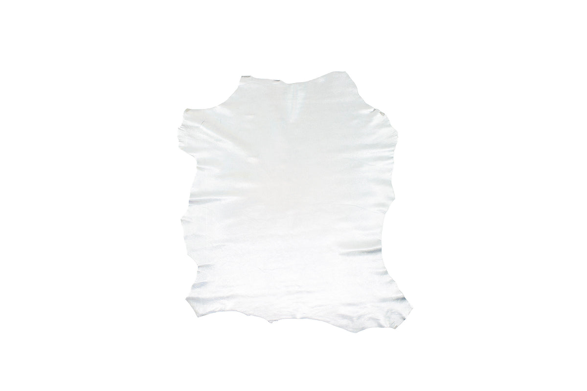 Trozo de piel cordero laminado plata tornasol