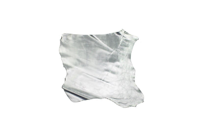 Trozo de piel cabra laminada plata