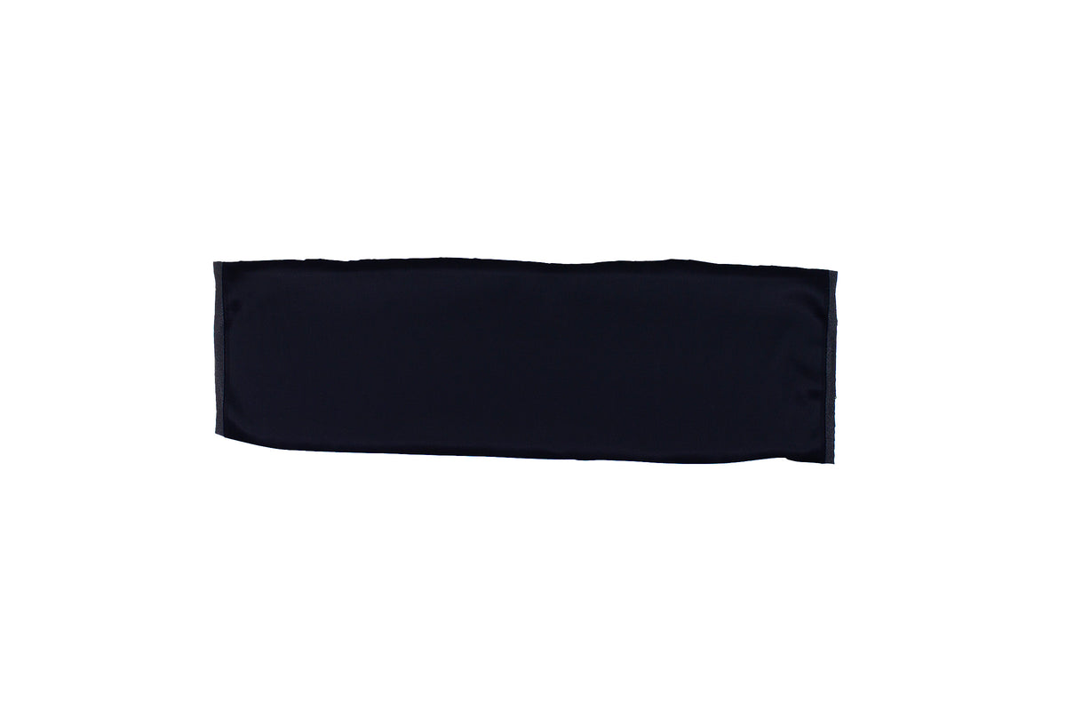 Trozo de tejido raso negro